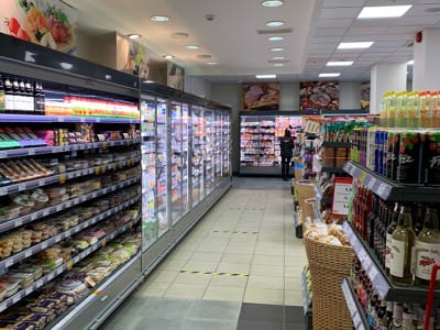 VVN-teamet utførte levering av handelsutstyr og monteringsarbeid i den nye butikken til butikkjeden "TOP" i Riga.3